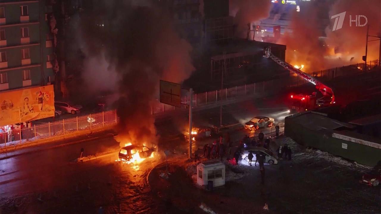 В Монголии в аварию попал газовоз, перевозивший 60 тонн топлива