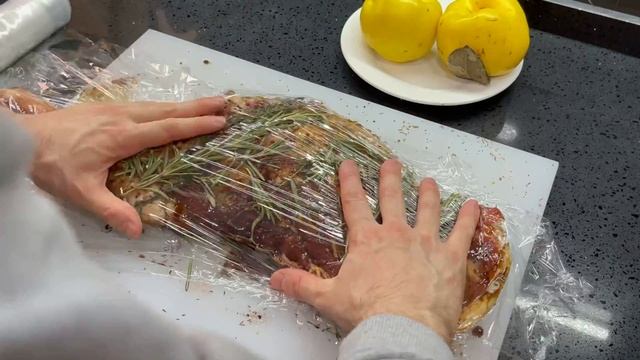Баранина в духовке. Баранья лопатка в духовке. Запечённая баранина в фольге.