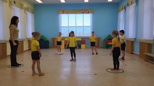 Подвижная игра "Поменяйся местами"