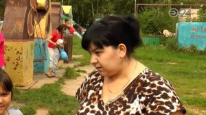 Старая детская площадка в казанском дворе опасна для малышей