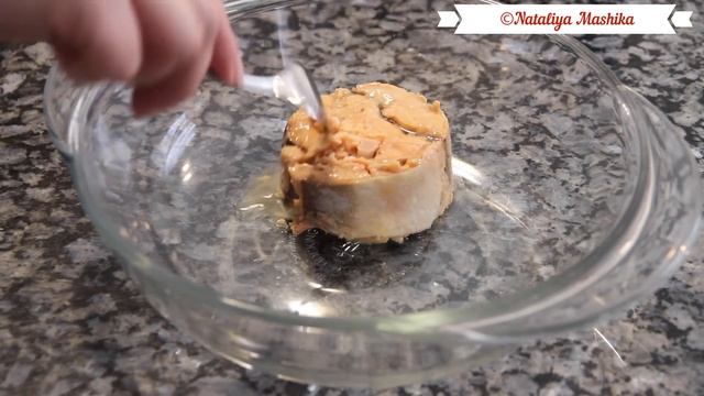 ТЕСТО ЗА 27 секунд! Вкуснейший открытый пирог с консервированной рыбой и сыром.