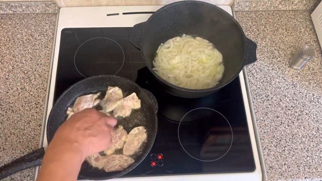 НЕВЕРОЯТНЫЙ РЕЦЕПТ ЖАРЕННАЯ КАРТОШКА,С КУРИНОЙ ГРУДКОЙ В СМЕТАНО СЛИВОЧНОЙ МАРИНОВКЕ смотреть онлайн