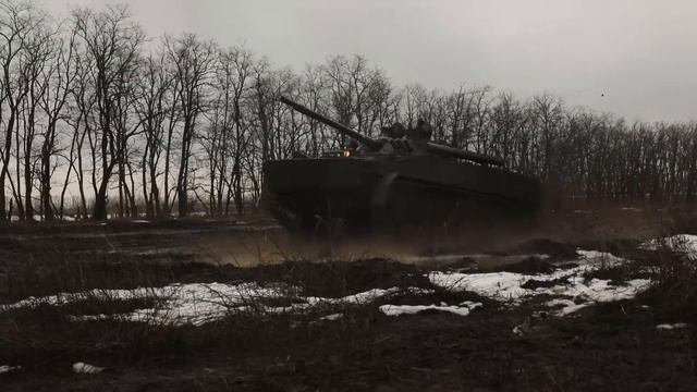 БМП-3 и танки Т-72Б3 вождение в сложных условиях: бродов, рвов, проходов в минных заграждениях