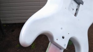 Painting a Guitar For $3 With the  Cheapest Paint Available