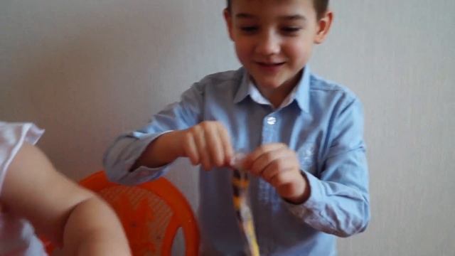 ЛОВИМ ЗМЕЙ! Пробуем Сладости / SNAKES! Tasting Sweets смотреть онлайн