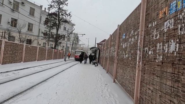 В Краснодаре снег! 07.02.23. Двигаюсь к ЖД вокзалу. Рядом с ЖД находится автовокзал-удобно. смотреть онлайн