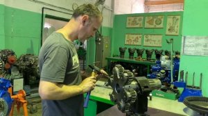 Вал винта и шесть шестерён (сателлитов) двигателя АШ-62ИР