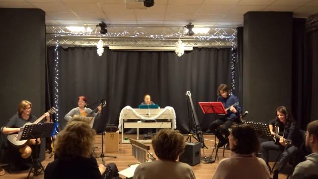 Синяя крона, малиновый ствол (Б. Окуджава). Поет Наталия Балашова смотреть онлайн