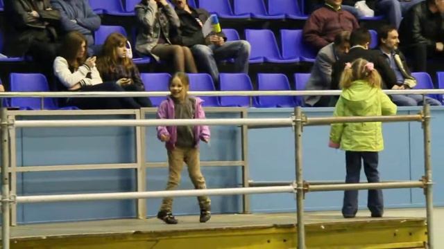 Танцевальная группа поддержки на Хоккее смотреть онлайн