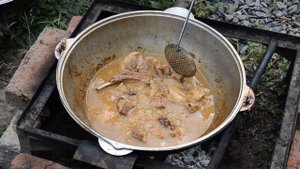 Плов в казане, на костре, из баранины и говядины.