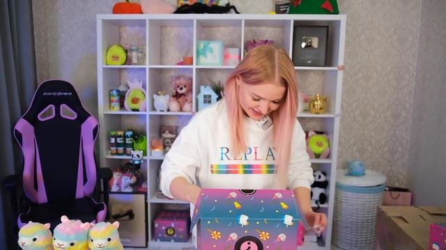 Самый ОГРОМНЫЙ КРАСТИБОКС в Мире! Кто Подарил Алисе ГИГАНТСКИЙ СЮРПРИЗ? Что Внутри? смотреть онлайн