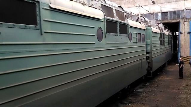 Электровоз ВЛ80т-1238 заезд на ТО-2. Electric locomotive VL80t-1238 arrival at TO-2. смотреть онлайн