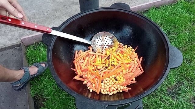ПЛОВ С КУРИЦЕЙ И НУТОМ В КАЗАНЕ