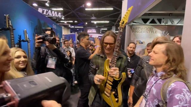 NAMM 2020: Steve Vai showing his new Ibanez Pia Guitar "Paradise In Art" смотреть онлайн