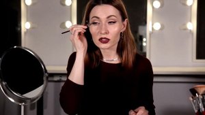 Стрелки и макияж кошачий глаз