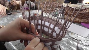 Загибка на коротких стойках. Плетение из газет