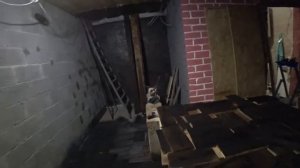 Стены из старых досок и палок за бесплатно