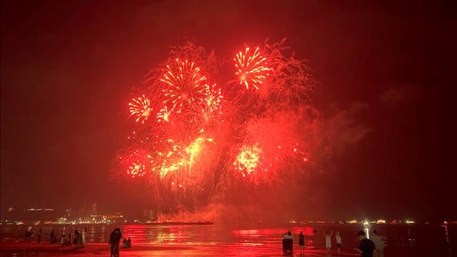 ПАТТАЙЯ ФЕСТИВАЛЬ ФЕЕРВЕРКОВ. Вечерняя Паттайя.Pattaya International Fireworks Festival #pattaya смотреть онлайн