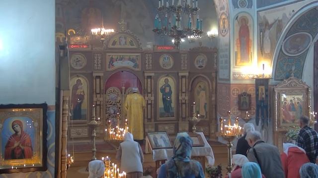Предпразднство Успения Прсвятой Богородицы. Акафистное пение Святой Троице. Божественная литургия.