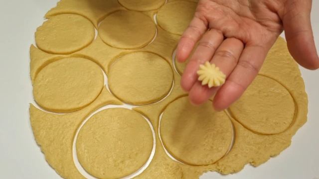 ТАЕТ ВО РТУ! САМЫЙ ВКУСНЫЙ СОЧНИКИ С ТВОРОГОМ! ГОТОВЛЮ ИХ ЗА 10 МИНУТ! Простой рецепт!