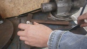 КАК  ПРАВИЛЬНО СОГНУТЬ ПЛАСТИНУ, ПОЛОСУ, НОЖ,ДЛЯ СЕТКИ РАБИЦА!!!