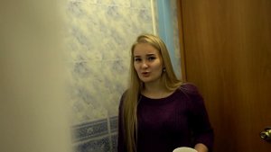 МЕСЯЧНЫЕ ПРАНК НАД ПАРНЕМ! ОН В ШОКЕ! ПРОТИВНЫЙ РОЗЫГРЫШ НАД БРАТОМ! ТАМПОН PRANK КРОВАВЫЙ ПЕРИОД
