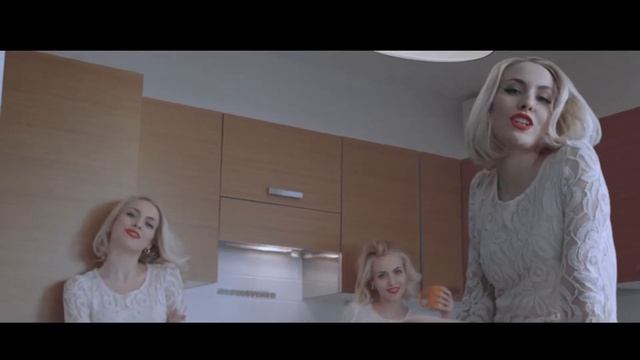 Блондинка учит как открыть кафе смотреть онлайн