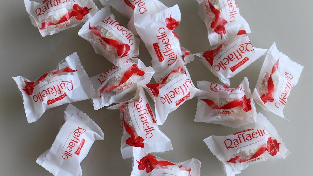Взяла КОНФЕТЫ RAFFAELLO и сделала ШИКАРНЫЙ НОВОГОДНИЙ ПОДАРОК. Что подарить на Новый год 2023? смотреть онлайн