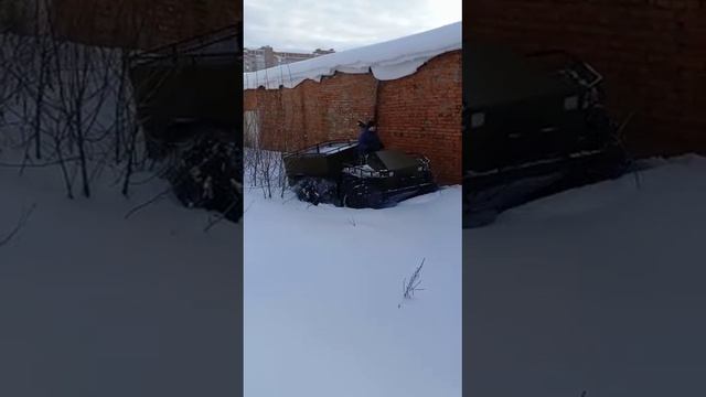вездеход бер едет по глубокому снегу смотреть онлайн
