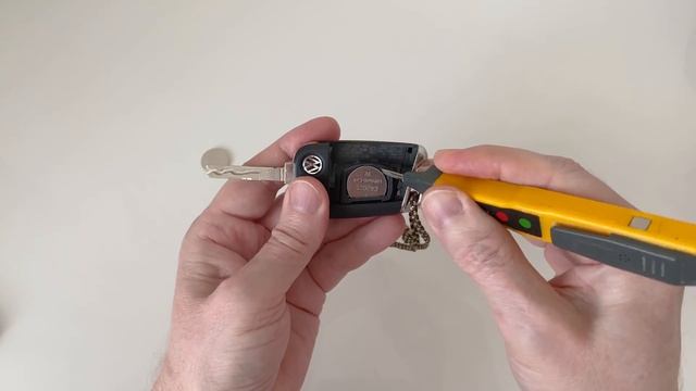 Замена батарейки в ключе Volkswagen Tiguan open key replace battery manual смотреть онлайн