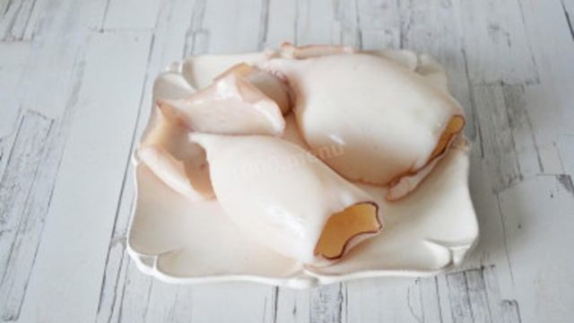 Салат Красное море с помидорами и кальмарами