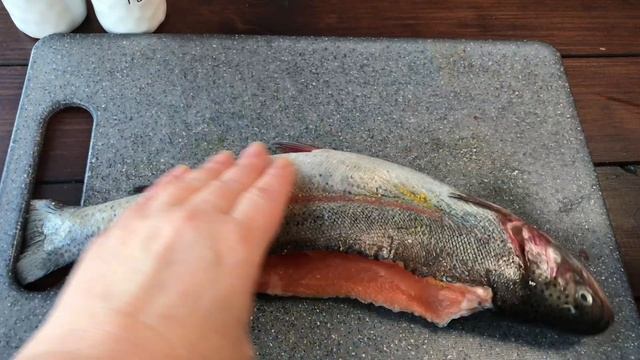 ? Форель с начинкой из грибов, сметаны и сыра в духовке (целиком) — видео рецепт
