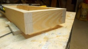 ОЧЕНЬ красивая полка, с регулируемыми полками из дерева