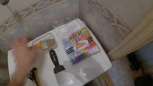 КАК ПОКЛЕИТЬ ОБОИ САМОМУ - ОПЫТ РУКАЖОПА   ツ ПОКЛЕИТЬ ОБОИ В ВАННОЙ  ЧАСТЬ 1