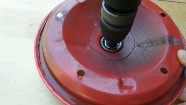 ★ Как ПРОМЫТЬ и чистить ПОДШИПНИКИ тележки.Промывка подшипника. Ремонт колеса тачки.Винтик и Шпунти смотреть онлайн