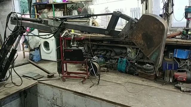 Саморобний мініекскаватор з двигуном kubota. Перший пробний запуск смотреть онлайн