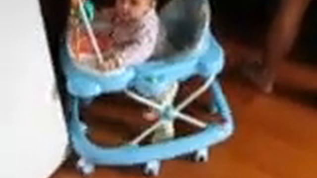 вот какая я красавица, учусь ходить в ходулях смотреть онлайн