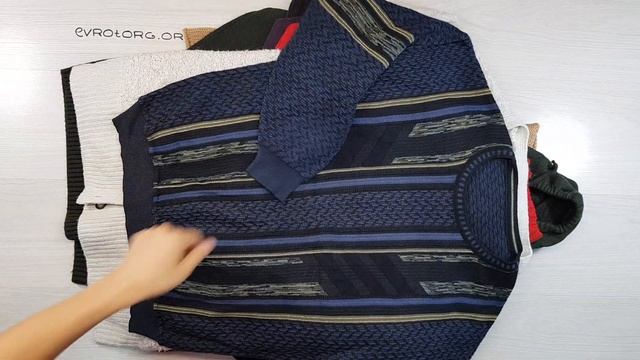 SWEATERS HEAVY (Свитера осень/зима) (14 мешков в наличии) 25 кг. 8,50€ за кг. смотреть онлайн