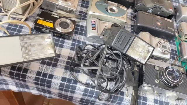 Фотоаппараты различных эпох и принадлежности к ним ? смотреть онлайн