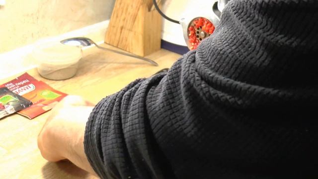 Как использовать аджику? Красная грузинская аджика прекрасно улучшает вкус готовящегося блюда!