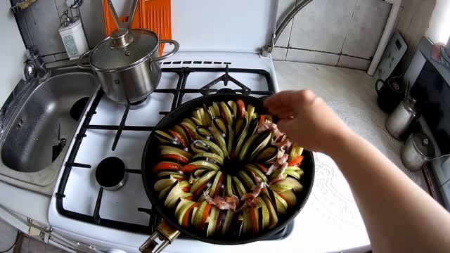 Запеченная свинина в горчичном соусе и овощное рагу смотреть онлайн