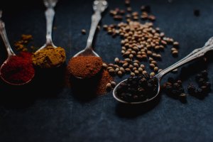 Эксперты рассказали, в чем польза и вред острой пищи