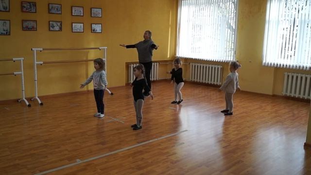 Онлайн видео урок по детской хореографии, танец " Дождик" смотреть онлайн