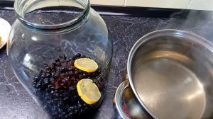 Как закатать компот из черноплодной рябины.