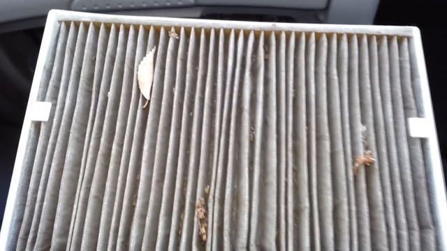 Замена салонного фильтра.  Replacing the cabin filter.