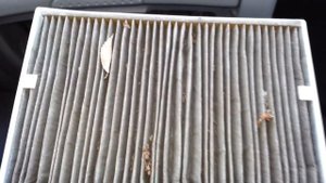 Замена салонного фильтра. Replacing the cabin filter.