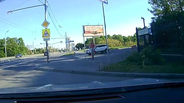 Велосипедист перевернулся кувырком
