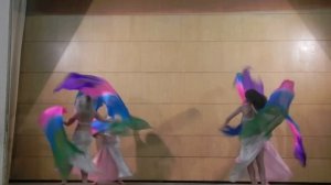 Восточное шоу танцовщицы-танец с вейлами