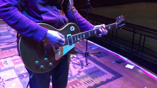 1971 Gibson Les Paul Deluxe Goldtop смотреть онлайн