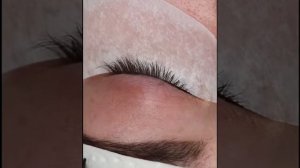 Изоляция нижних ресниц гидрогелевыми патчами в наращивании ресниц